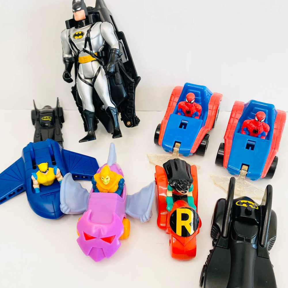 VINTAGE 1990'S MARVEL and DC COMIC Toy Bundle of 11 Pieces - Picture 2 of 10